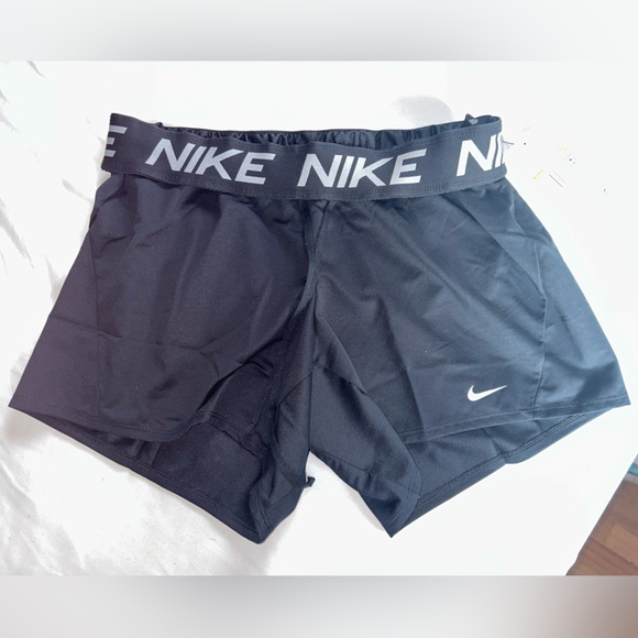 Nike shorts - Picture 1 of 5